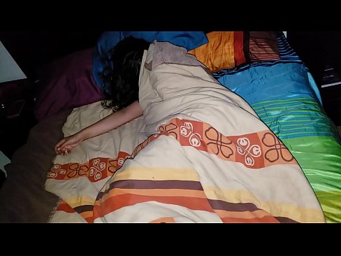 ❤️ Stepson ag bualadh lena leasmháthair óg agus í ina codladh. ❤️❌  Físeán porn  ag ga.moresexmovies.ru ❌️
